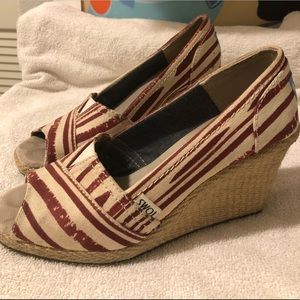 👠 TOMS WEDGE HEEL